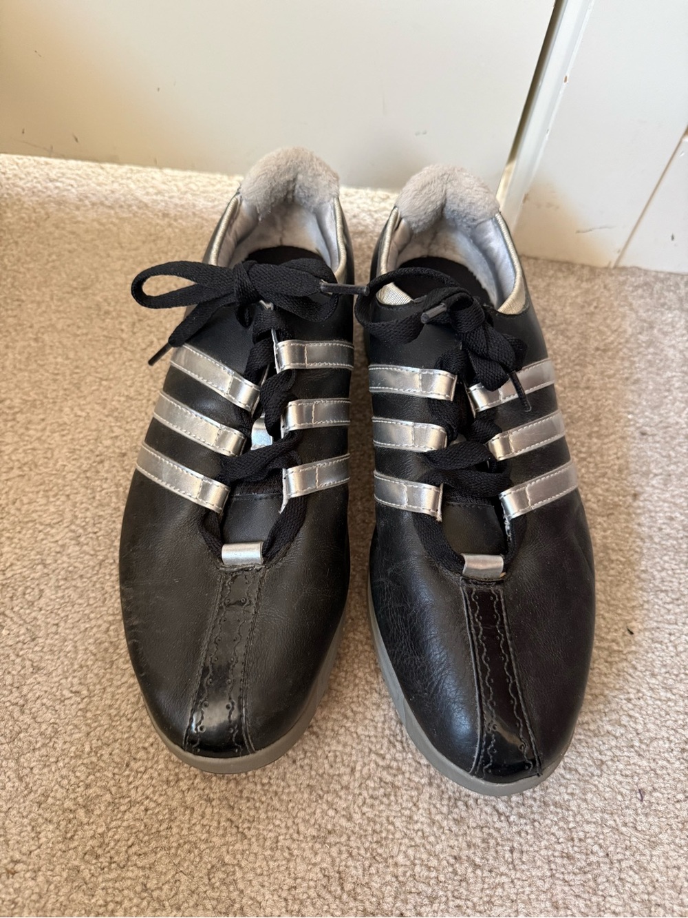 Vintage Adidas driver Suzy  Black and silver. Leather